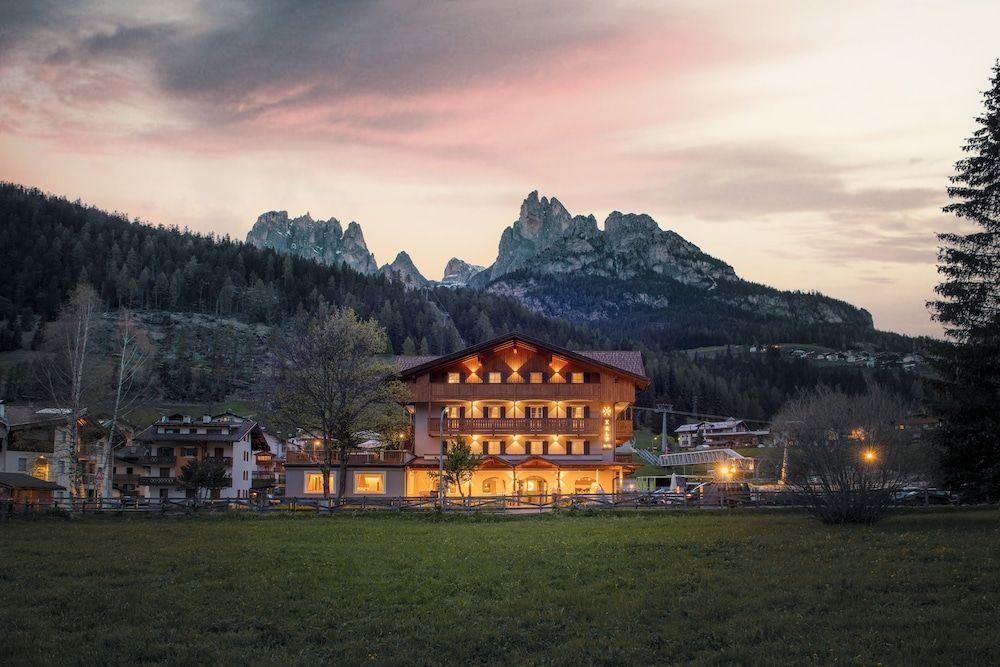 Paris - Vigo di Fassa - X Alp Hotel - Vigo di Fassa