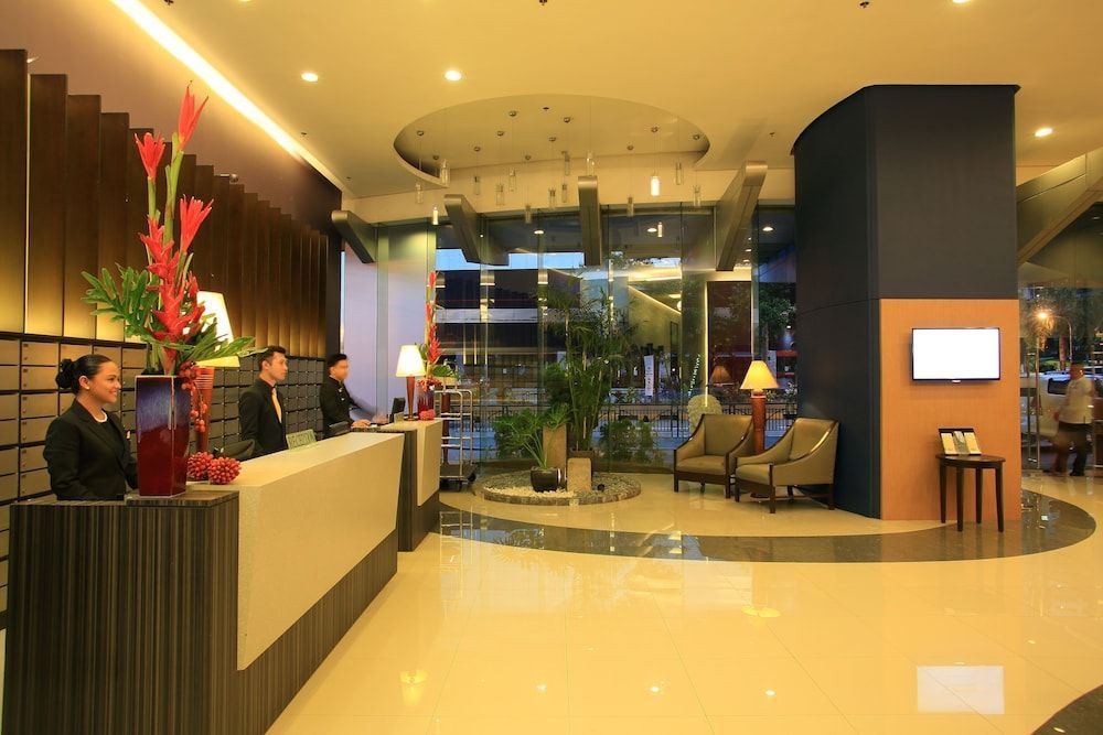 Paris - Pasay - The Malayan Plaza - Pasay