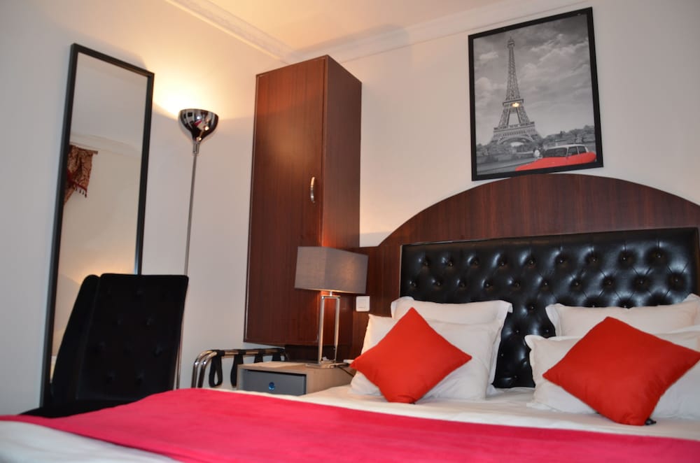 Toulouse - Paris - Hotel Regina Montmartre - Paris