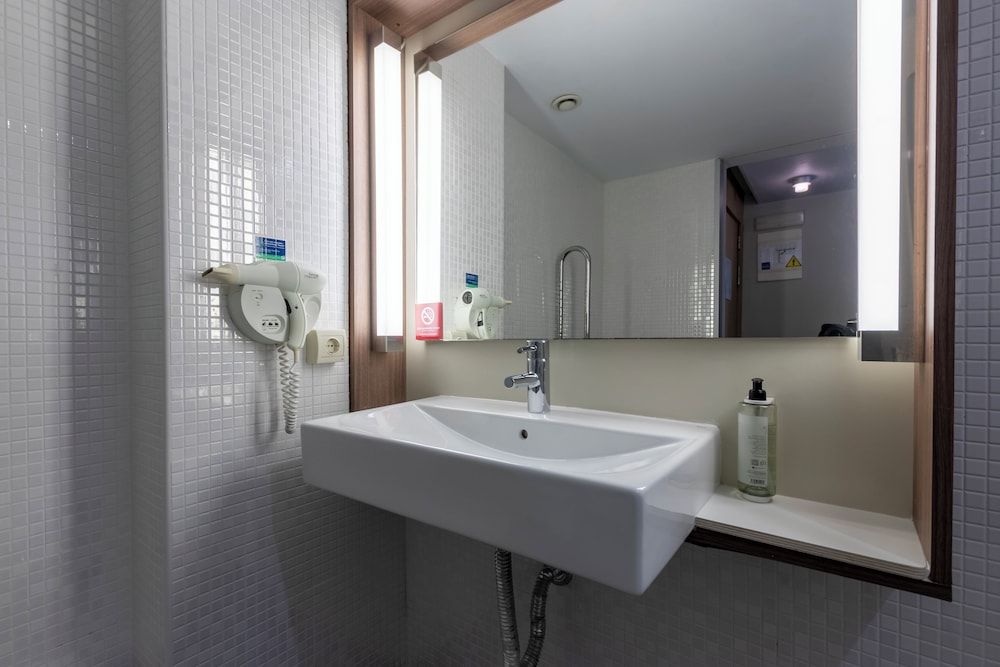 Bâle Mulhouse - Malaga - Travelodge Malaga Aeropuerto - Malaga