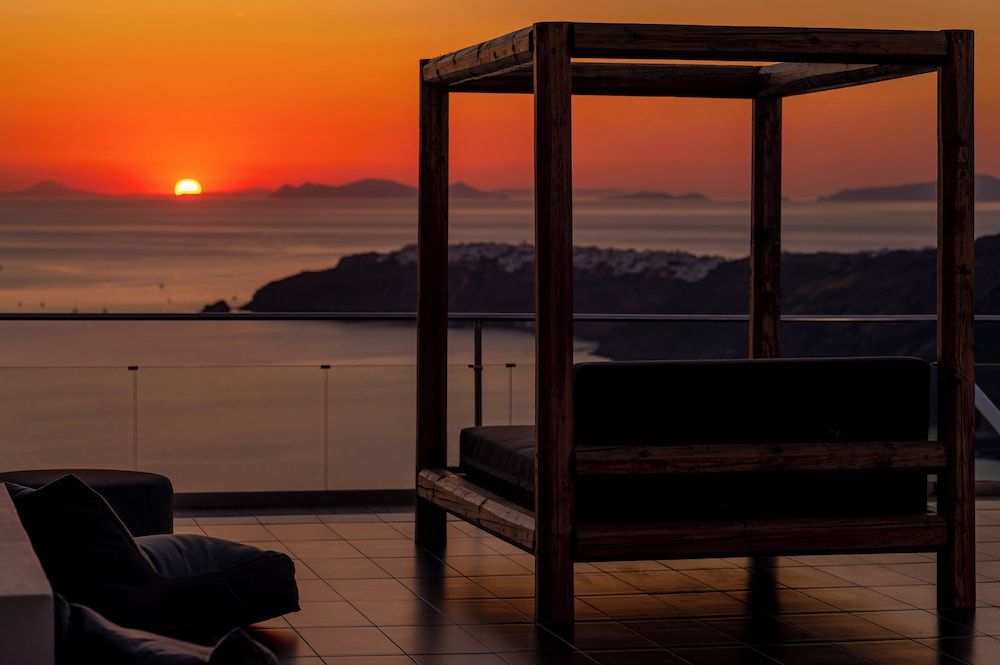 Paris - Santorin, Îles Grecques - Gizis Cliffside Suites - Santorin, Îles Grecques