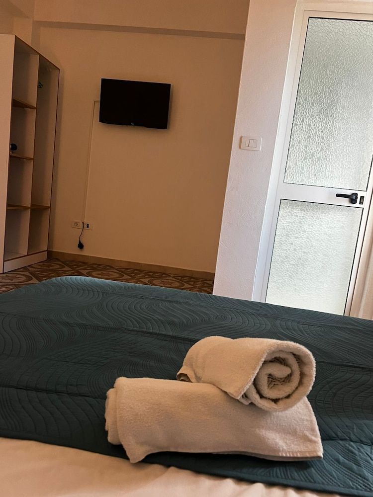Toulouse - Côte d'Albanie - KURTI Hotel - Côte d'Albanie