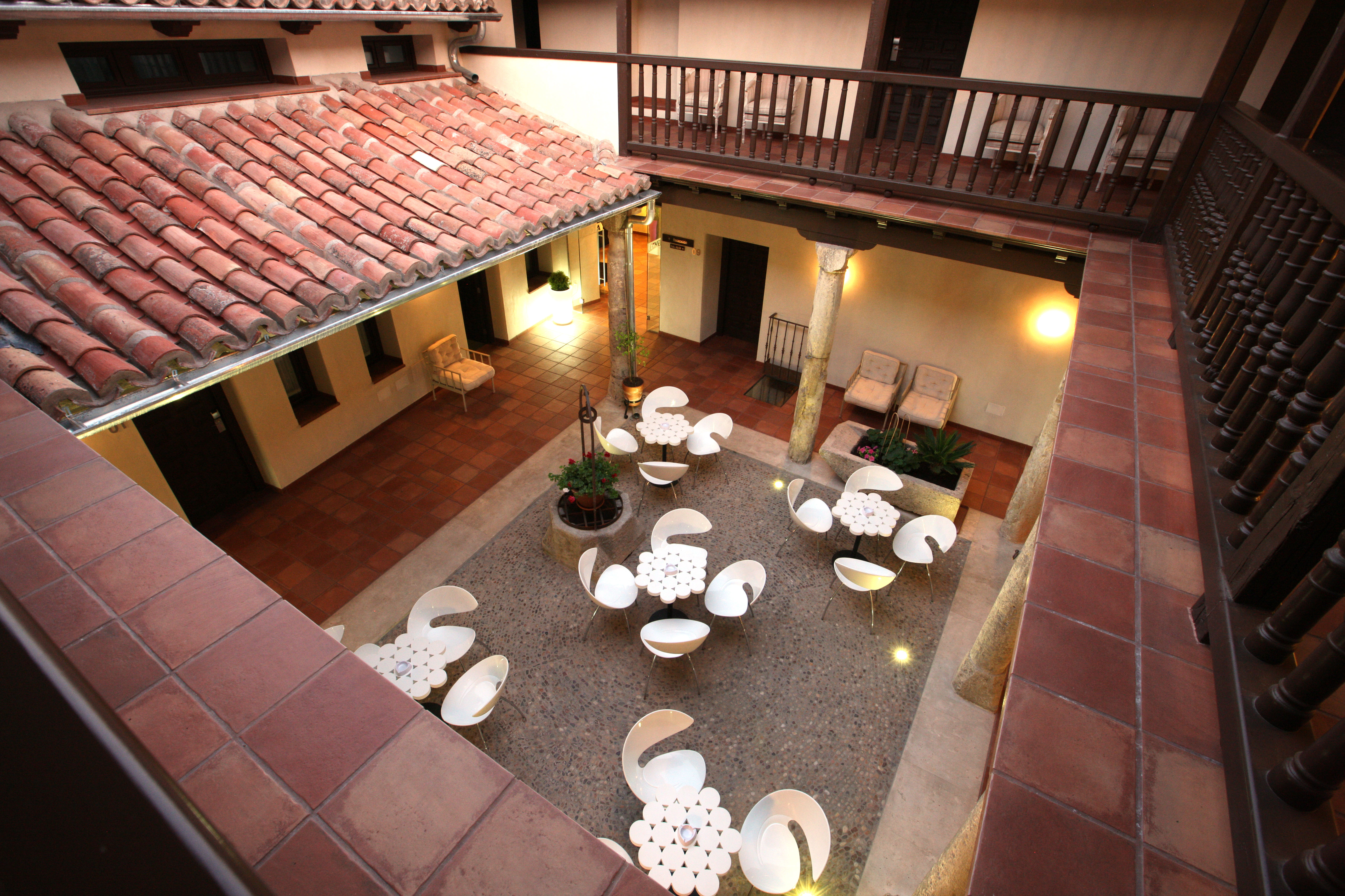 Lyon - Alcalá de Henares - Evenia Alcalá Boutique Hotel - Alcalá de Henares