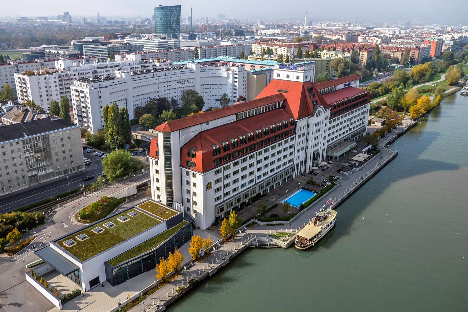 Hilton Vienna Waterfront 1