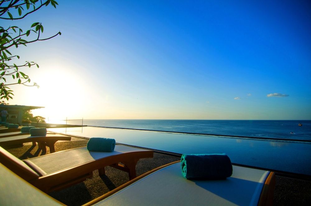 Lyon - Patong Beach - Phuket - Norn Talay Surin Beach Phuket - Patong Beach - Phuket
