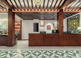 Stargazing Platform Inn - Heart of Old Canton 4