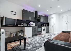 Whitechapel Grand 3