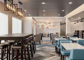 La Quinta Inn & Suites by Wyndham San Bernardino 5