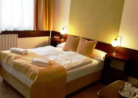 Hotel Gloria Budapest City Center 4