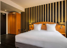 Aris Grand Place Hotel 3