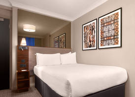 Strand Palace 3