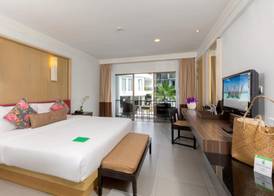 Sawaddi Patong Resort & Spa by Tolani 2