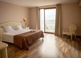 Hotel Roger de Flor by Seleqtta 5