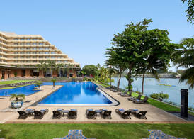 Cinnamon Lakeside 3