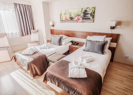 Holiday Beach Budapest Hotel 5