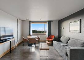 Adrift Hotel 5
