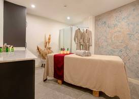 Lucky Monkey Hotel 5