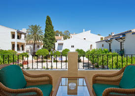 BlueBay Banús 4