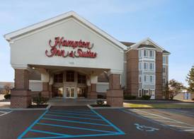 Hampton Inn & Suites Scottsburg 2