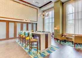 Hampton Inn & Suites Manchester, TN 2