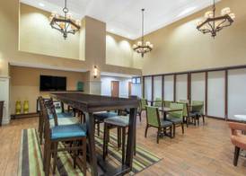 Hampton Inn & Suites Albany-Airport 2