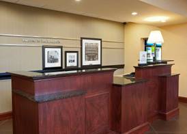 Hampton Inn & Suites Indianapolis-Airport 2