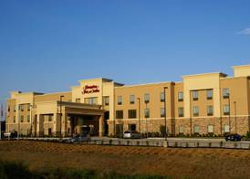 Hampton Inn & Suites Center 5