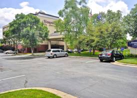Hampton Inn Overland Park, KS 3