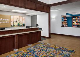 Hampton Inn Lawrence 3