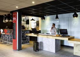 Ibis Roanne Le Coteau Hotel Restaurant 4