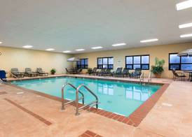 Hampton Inn Seymour 5