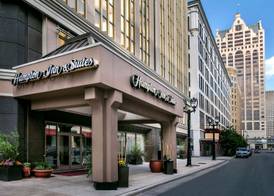 Hampton Inn & Suites Milwaukee Downtown 4