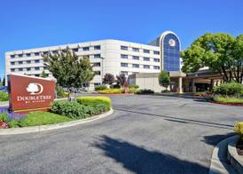 DoubleTree by Hilton Pleasanton at the Club 5
