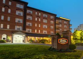 Hampton Inn & Suites Stamford 3