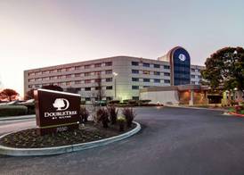 DoubleTree by Hilton Pleasanton at the Club 2