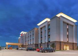Hampton Inn & Suites Ames, IA 3