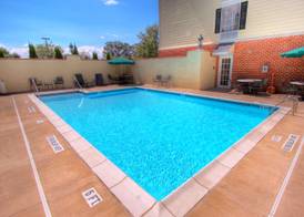 Hampton Inn & Suites State College at Williamsburg Square 4
