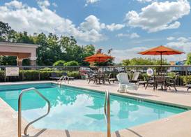 Hampton Inn Adel 3