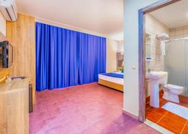 Club Big Blue Suit Hotel 5
