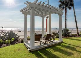 DoubleTree by Hilton Galveston Beach 4