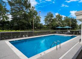 Hampton Inn & Suites Fredericksburg-at Celebrate Virginia 4