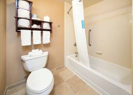 Hampton Inn & Suites Greensburg 5