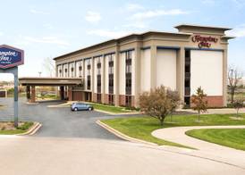 Hampton Inn Appleton-Fox River Mall Area 2