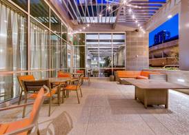 Hampton Inn & Suites Fort Worth Downtown 2