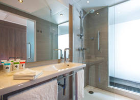 Holiday Inn LONDON - WEST by IHG 2