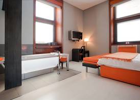 Orange Hotel 4