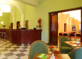 EA Hotel Downtown 3