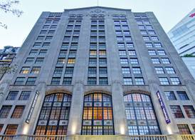Hampton Inn and Suites Cincinnati - Downtown 2