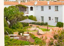 Mangia's Santa Teresa Sardinia, Curio Collection by Hilton 3