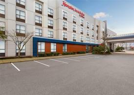 Hampton Inn & Suites by Hilton Langley-Surrey 2
